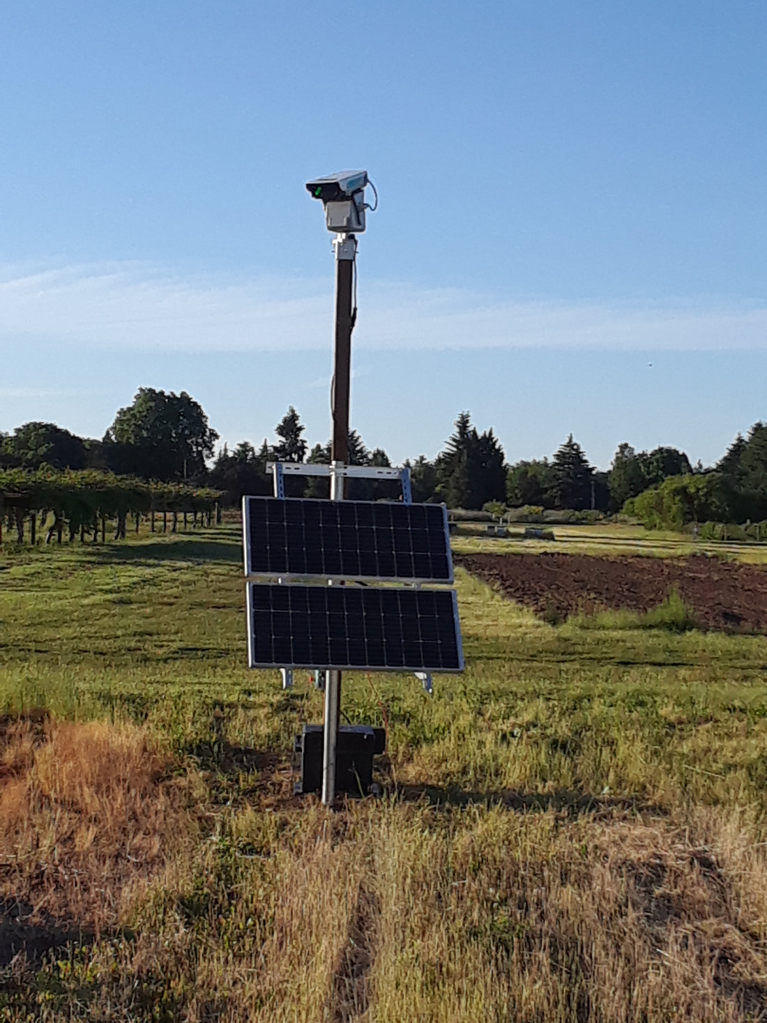 200 WATTS 12 VOLTS MONOCRYSTALLINE SOLAR BUNDLE KITS