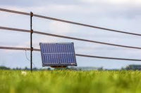 Gallagher S400 Portable Solar Fence Energizer In Field